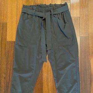 Athleta Skyline 8p dark olive